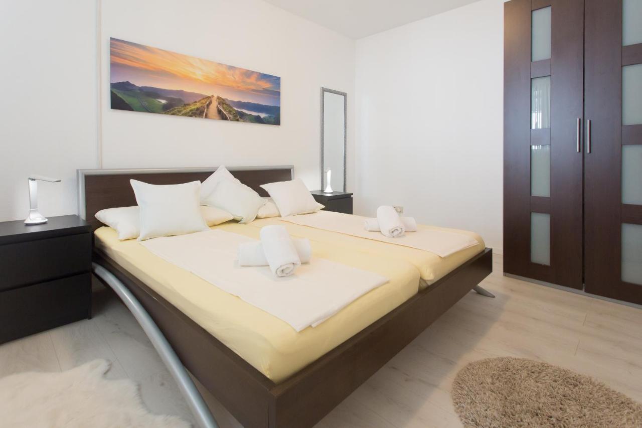 Apartmani Stanic Seget Vranjica Exterior photo