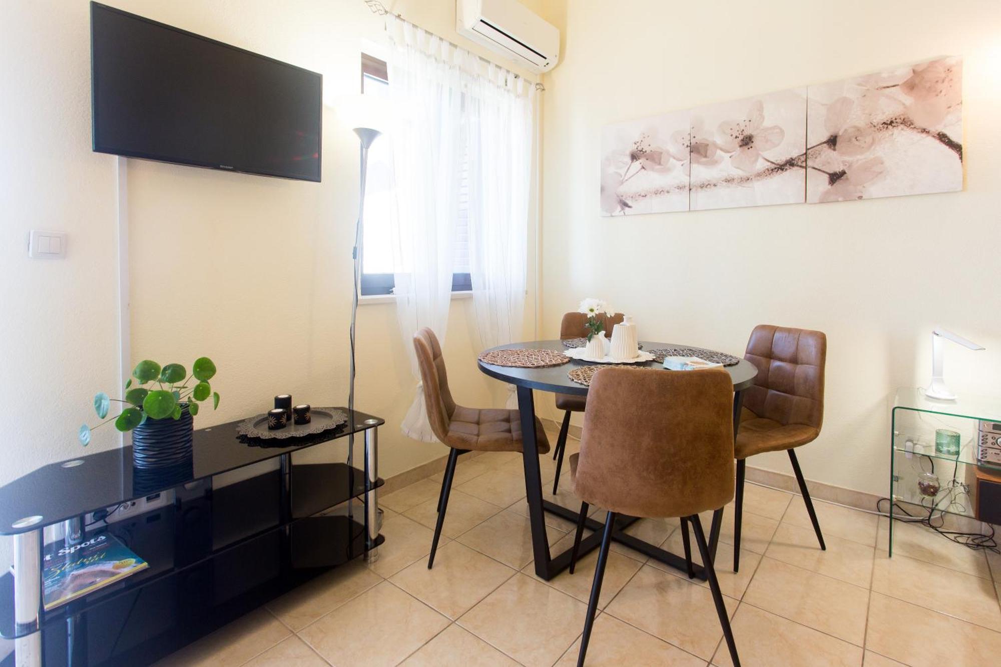 Apartmani Stanic Seget Vranjica Room photo